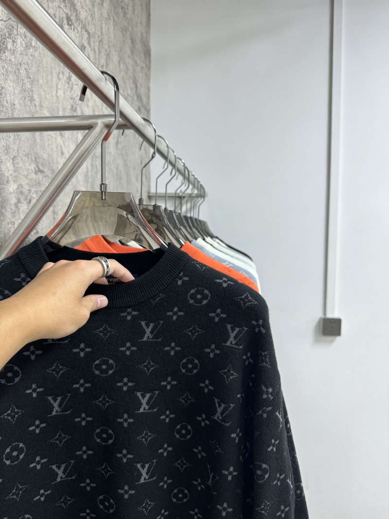 l0vis Vvtt0n sweater